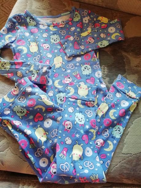 Hezké kvalitní pyžamko carters cca 3-4 roky-pěkný, carter's,98