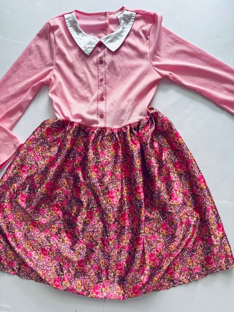 An14/ kostym šaty s květy - v.7/9 let,