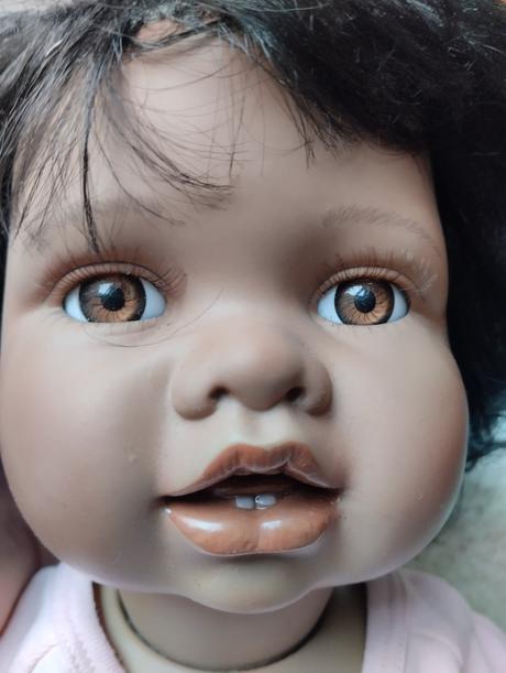 Porcelánová panenka mulatka značená, 