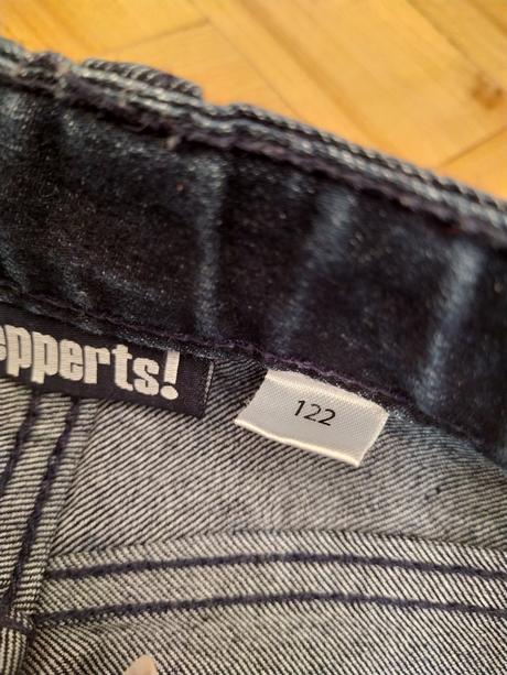 Tmavěmodré rifle, pepperts,122