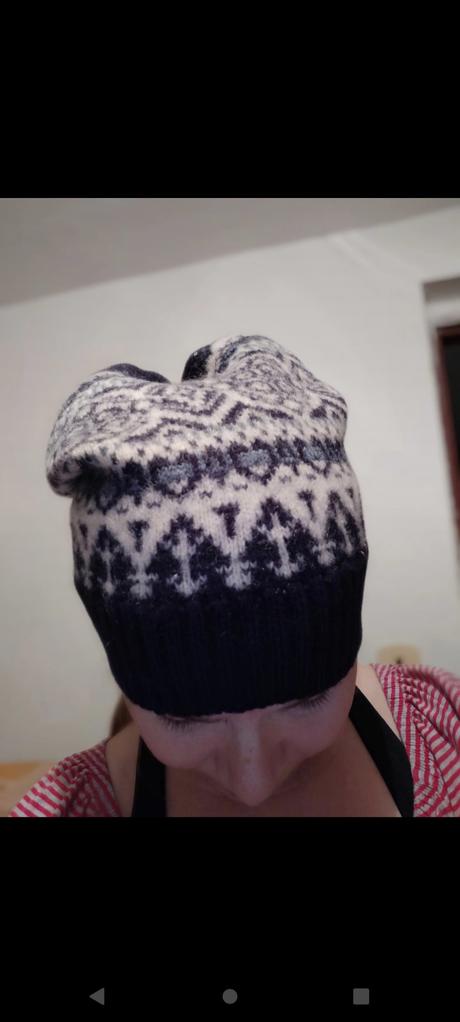 Vlněná dámská čepice, 56