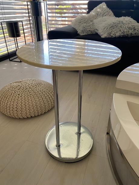 Konferenční a odkládací stolek, 