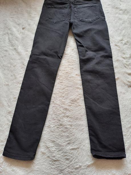 Černé pružné rifle s regulací vel.134 jako nové, h&m,134