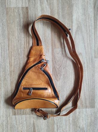 Koženkový batůžek, 