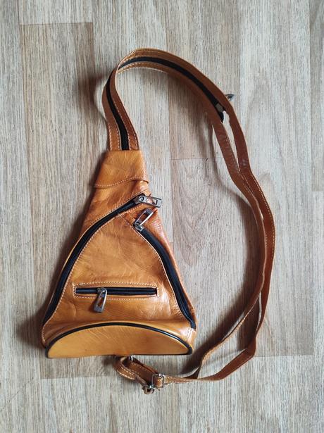 Koženkový batůžek, 