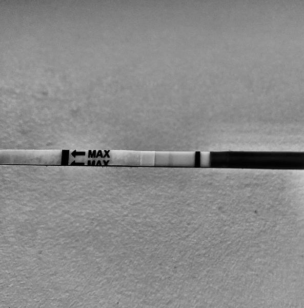 Je druhá čárka na testu stále z injekce?