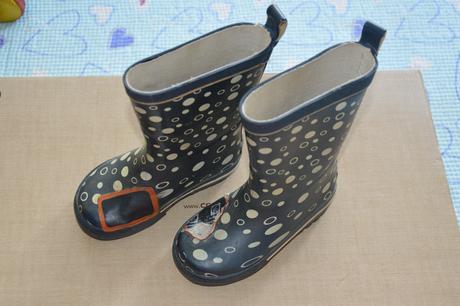 Černé holinky, gumáky - lepené, stélka 15,5-16 cm, 24