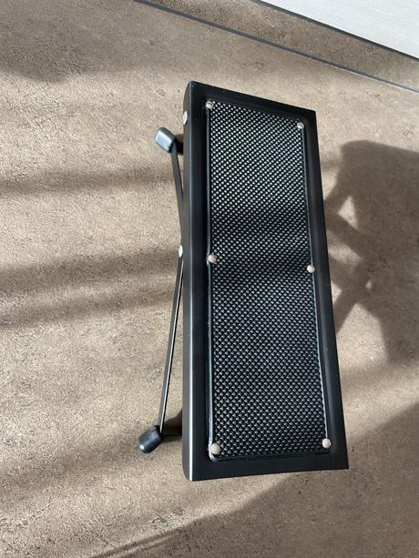 Kytarový stojánek, 