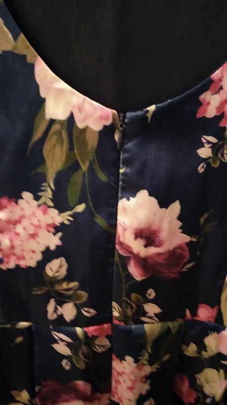 Společenské šaty mela london, 42