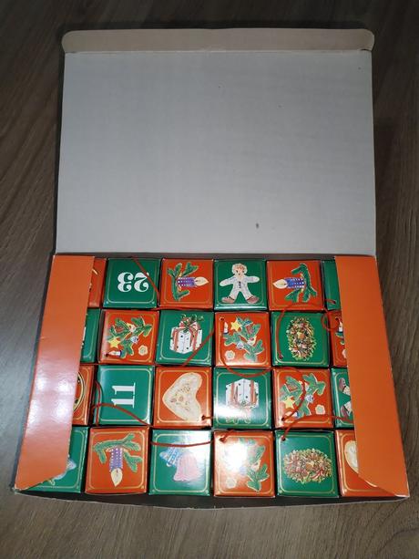 Nový adventní kalendář nepoužitý krabičkový, 