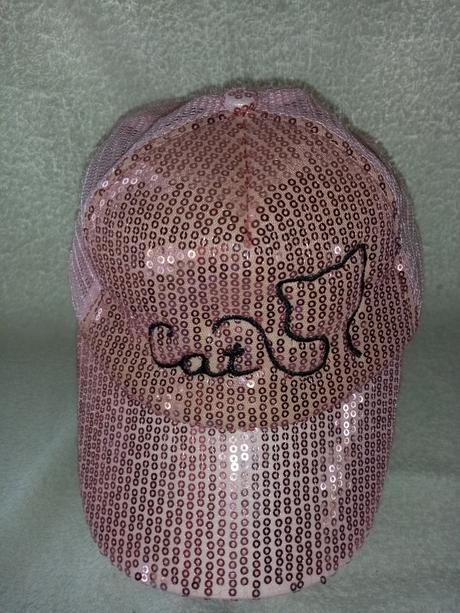 Kšiltovka s flitry, 54