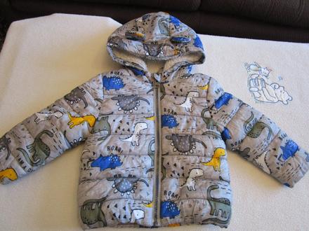 Pěkná šedá teplá zimní bunda s dinosaury, s kapucí, f&f,80