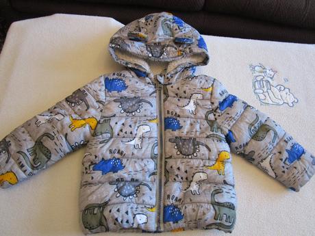 Pěkná šedá teplá zimní bunda s dinosaury, s kapucí, f&f,80