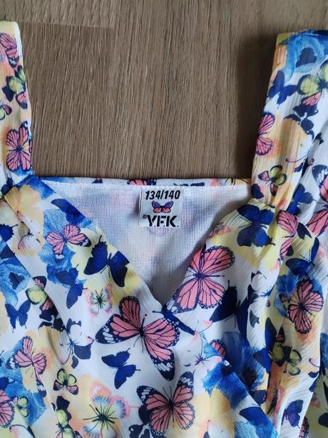 Krásné lehké letní dívčí šaty 134/140, 134