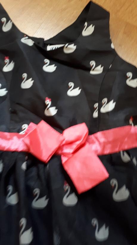 Krásné slavnostní šaty s labuťema a tylovou sukní, h&m,116