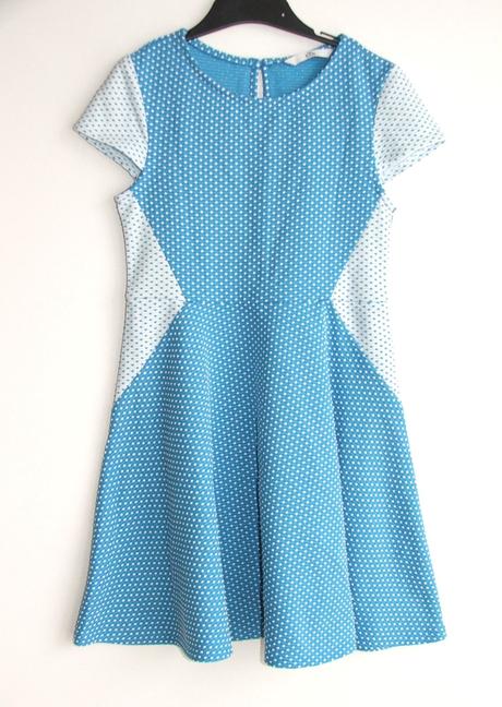 P723 šaty vel. 6-7 let, marks & spencer,122