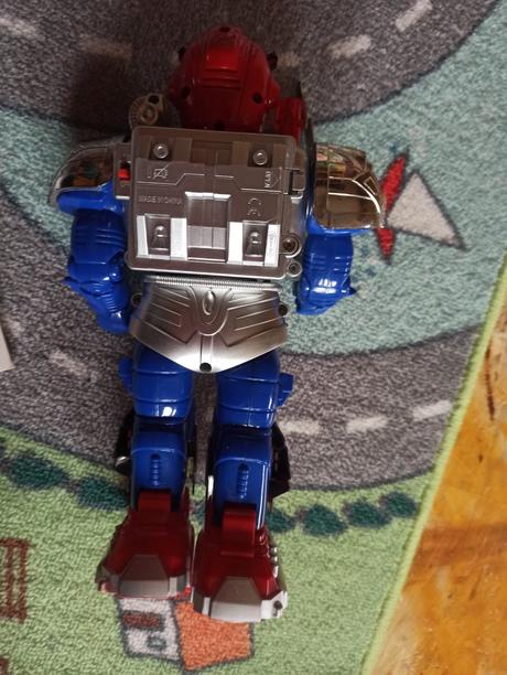 Bojovník - vydává zvuky, 