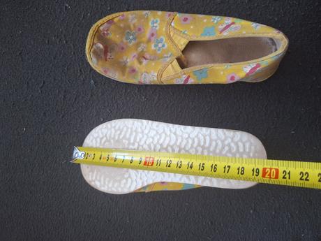 Dívčí bačkory, vel. ani značka neuvedena., 30