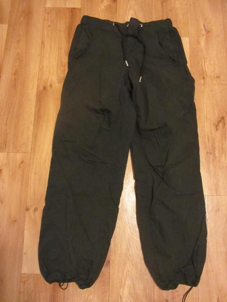 Černé kalhoty, bershka,s