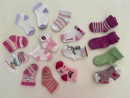 17 ks balík dětských ponožek (0 - 1 rok), 17