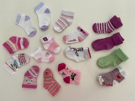 17 ks balík dětských ponožek (0 - 1 rok), 17