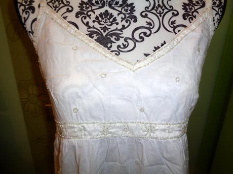 Luxus bílá vzdušná tunika s výšivkami a perličkami, 38