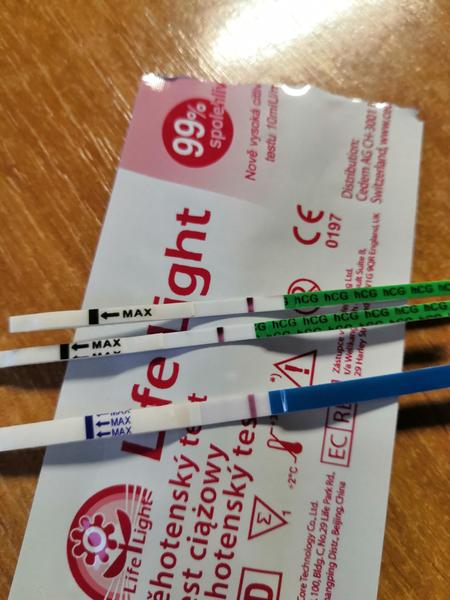 Jsou tam dvě čárky nebo si to namlouvám?