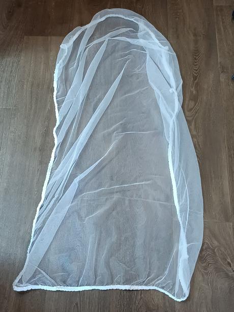 Bílá moskytiéra (síťka proti hmyzu), 