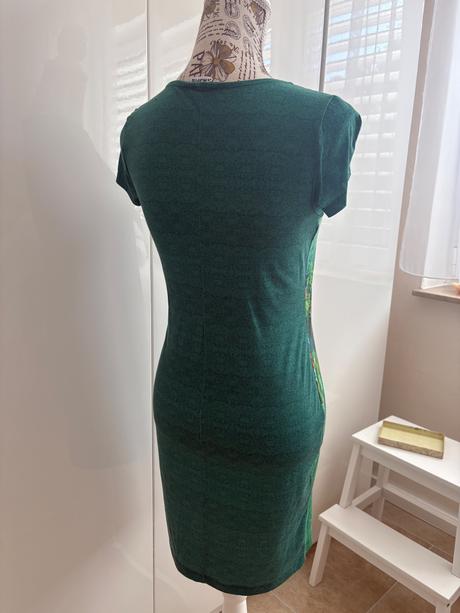 Zelené šaty tamaris ve velikosti 34 motýl, 34