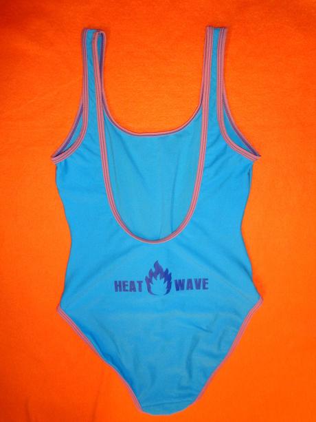 Tyrkysové jednodílné plavky, 40