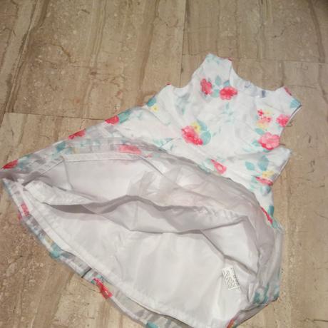 Slavnostní šaty s růžičkami, 86