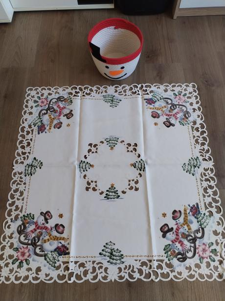 Nový vánoční ubrus s košíkem, 