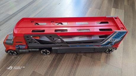 Vystřelovací kamion hotwheels,