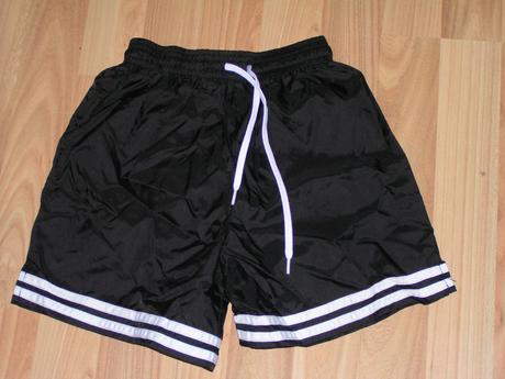 Sportovní kraťasy, 122