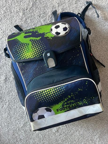 Školní aktovka still s fotbalistou,