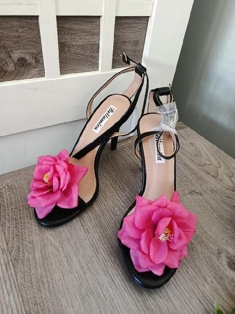 Sandálky s květinou, 36