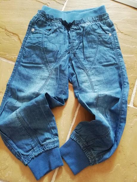 Nádherné lehké plátaky nové 4-5 let, 104