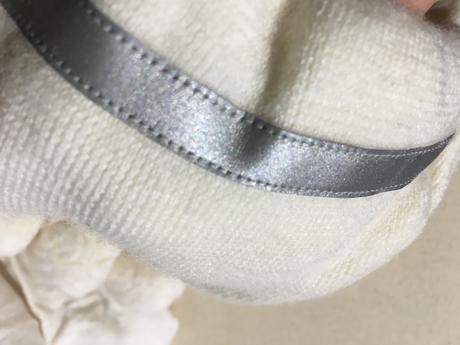 2 bílé vlněné čepičky - dvojčata, reima