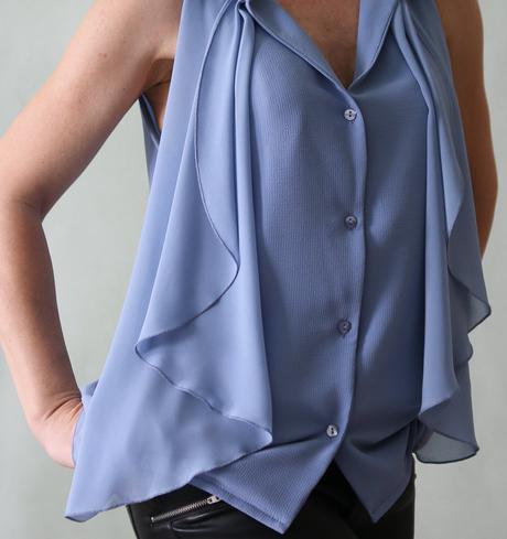 Bleděmodrá halenka bez rukávů rinascimento vel.40, l