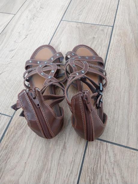 Sandálky., 34