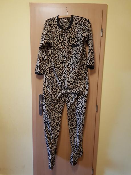 Fleesový overal značky decret, s