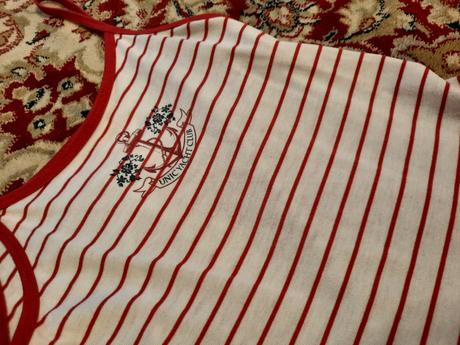 Pruhované šaty s kotvou, 122