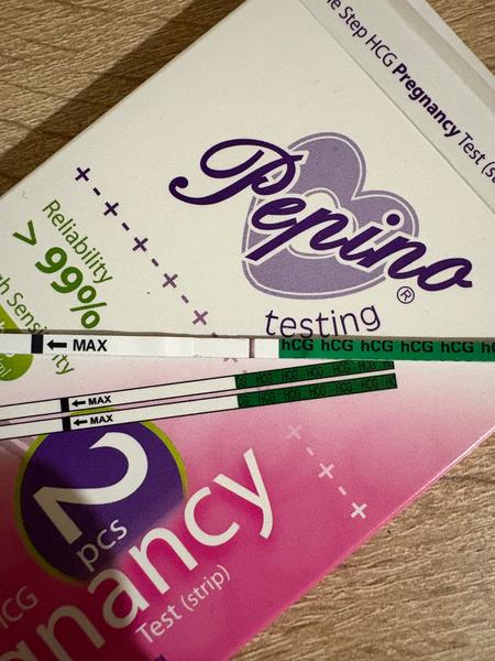 Mám týden zpoždění. Vidíte čárku na testu?