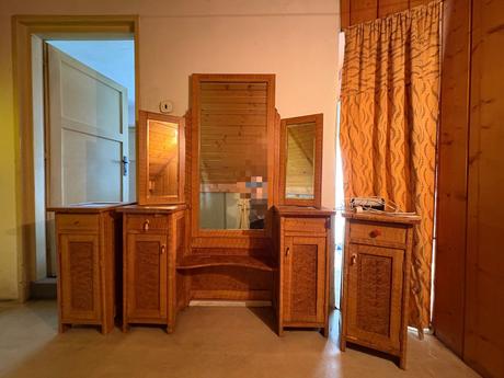 Toaletni stolek a zrcadlo/2nocni stolky 50-60leta,