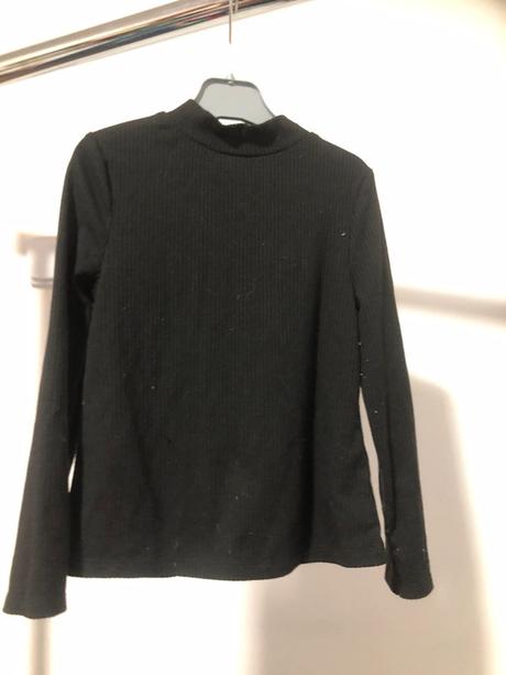 Černý crop top roláček, 110