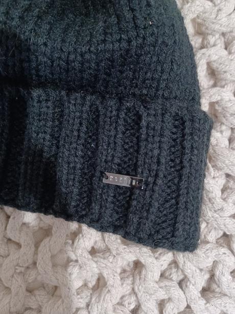 Černá čepice s mašlí, mohito