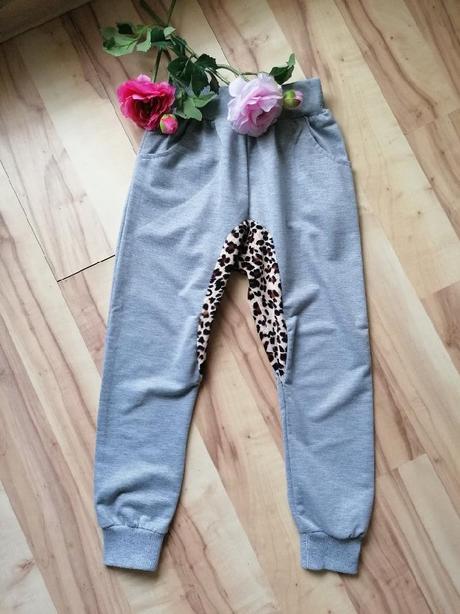 Tepláky se sametovou vsadkou, 122