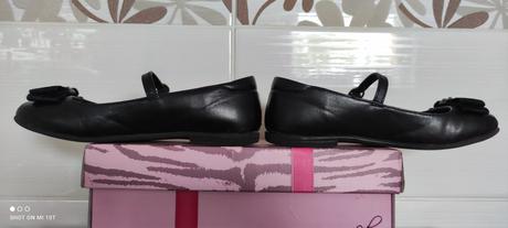 Slavnostní střevíčky, 32