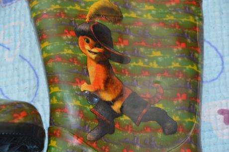 32 zelené gumáky, kocour v botách, 32