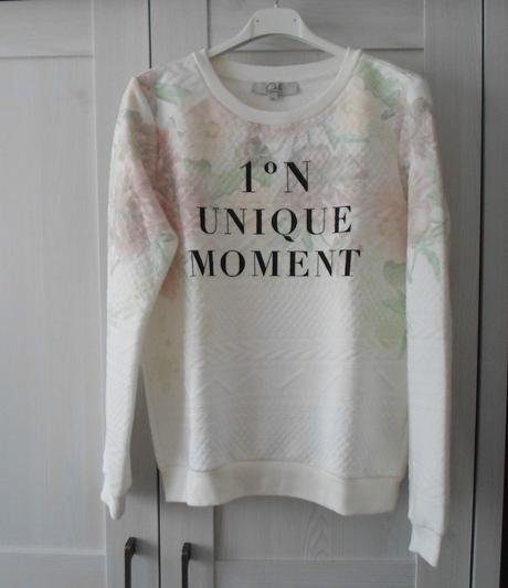 Bílá květovaná mikina mikinka, clockhouse,s